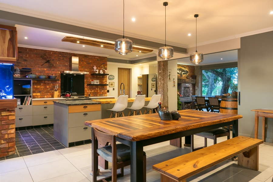 5 Bedroom Property for Sale in Brenton On Lake Western Cape